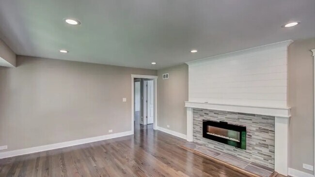 Building Photo - 3929 Forest Ave