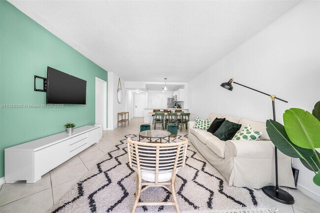 Foto del edificio - 2345 NE 135th St