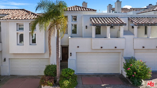 Building Photo - 6435 Zumirez Dr