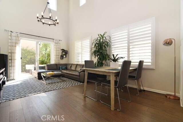 Foto del edificio - 84 Painted Trellis