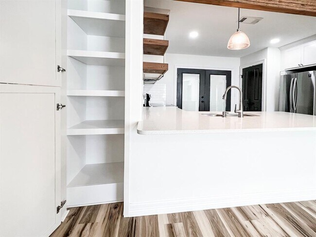 Building Photo - 356 Onalaska E Dr