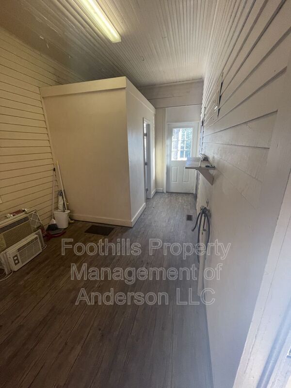 Building Photo - 906 E Greenville St