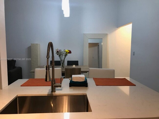 Foto del edificio - 9409 Fontainebleau Blvd