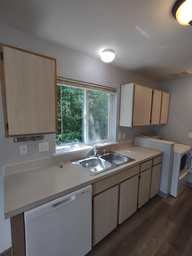 Foto del edificio - 601 Sunset Ave NE