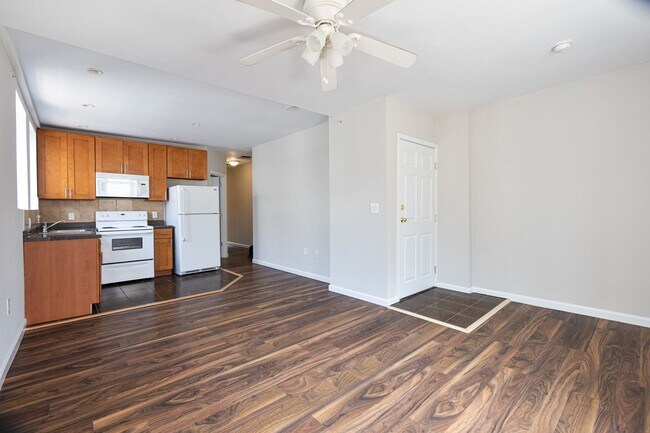 Building Photo - 544 S 49th St