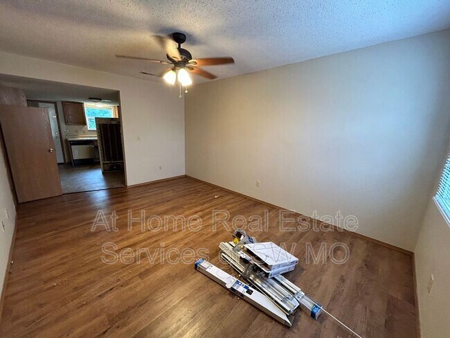 Foto del edificio - 1183 W Hall St