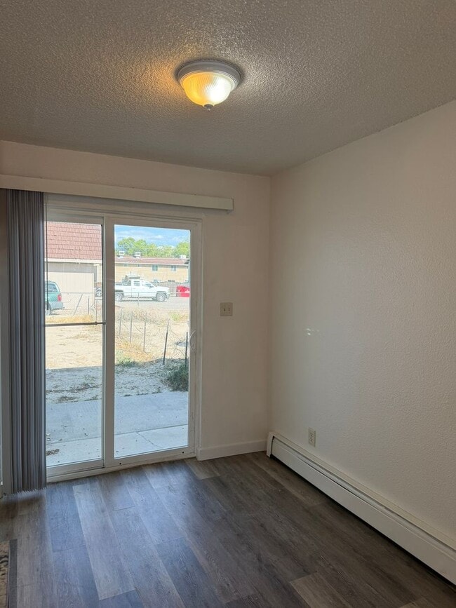 Building Photo - 460 Topaz Dr