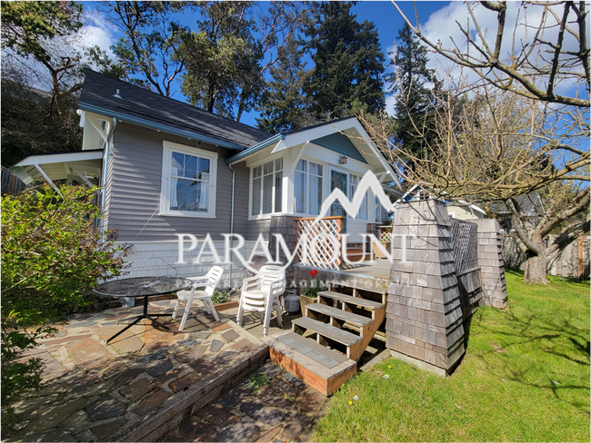 2 Bedroom with a Water View! - 2 Bedroom with a Water View! House