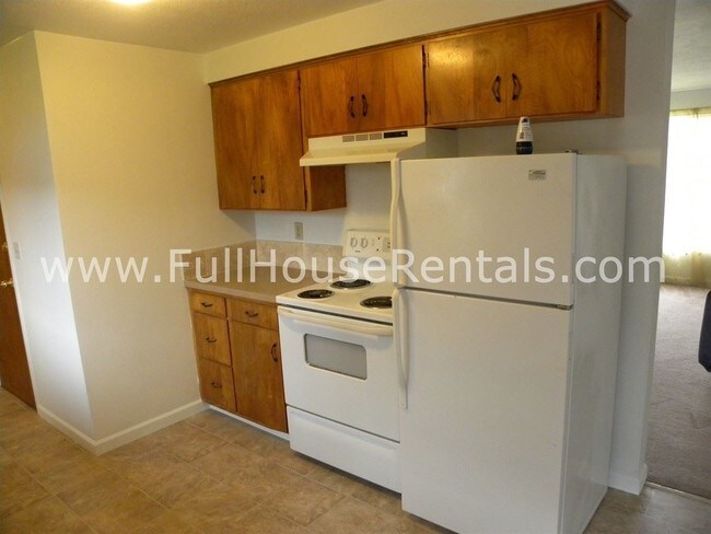 Building Photo - 98 Stults Ave