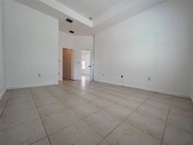 Building Photo - 2315 NE 37th Rd
