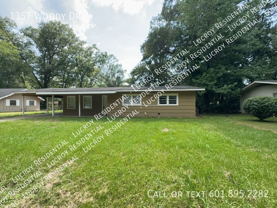 Primary Photo - Lovely 3-bedroom, 2-bathroom home located ...