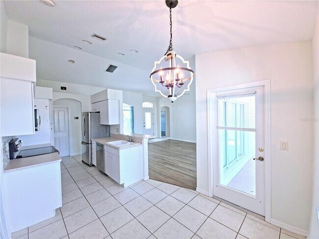 Building Photo - 395 Dorchester Dr