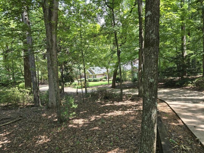 Building Photo - 595 Upper Hembree Rd