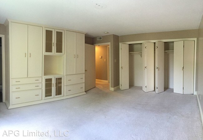 Building Photo - 727 Bellevue St