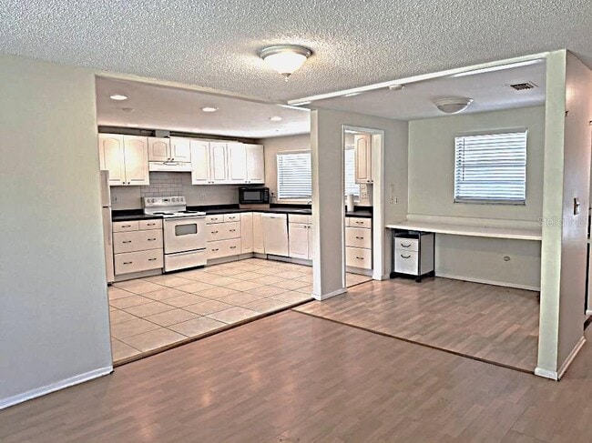 Foto del edificio - 2812 Dovewood St