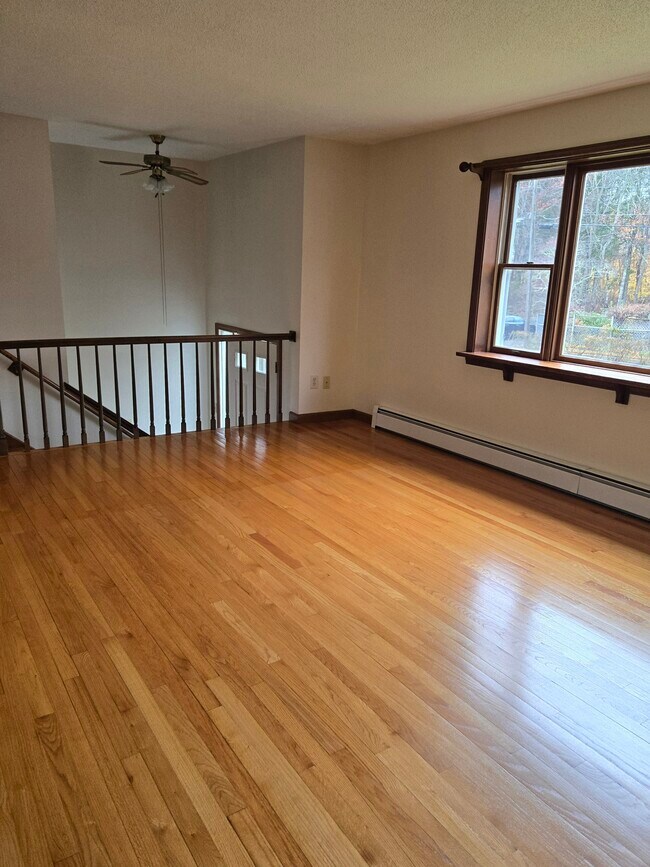 Foto del edificio - 48 River Rd