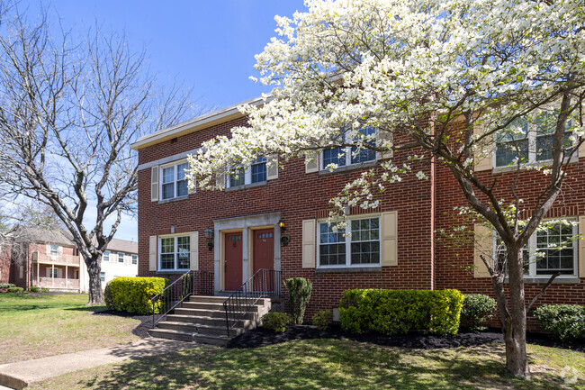 Building Photo - The Waterford Apartments