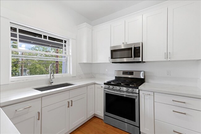 Building Photo - 5537 S Corbett Ave