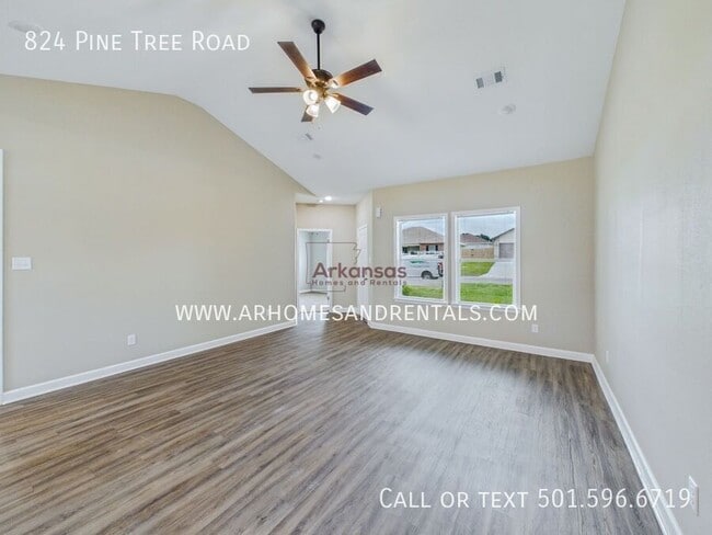 Building Photo - 824 Pine Tree Rd
