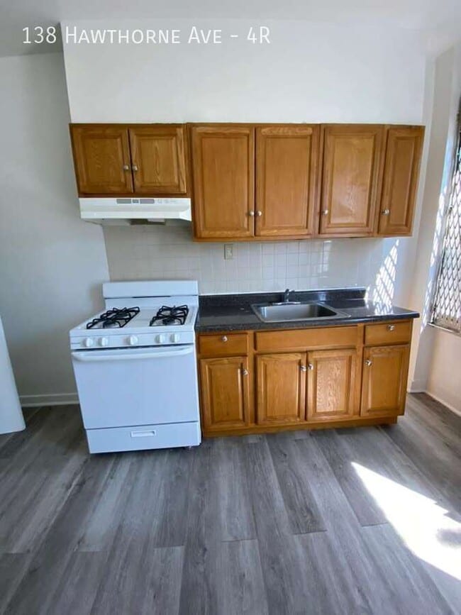 Building Photo - 138 Hawthorne Ave