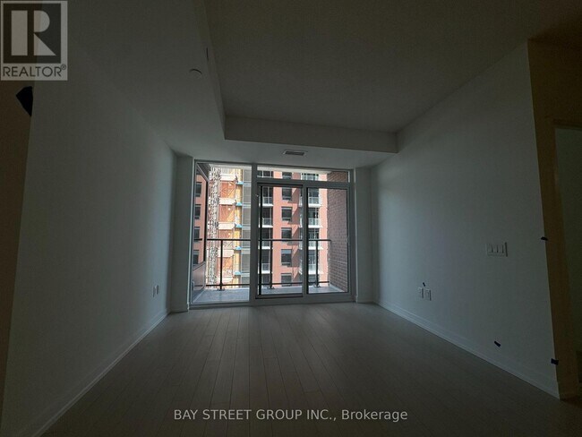 Photo du bâtiment - 4010 Eglinton Ave W