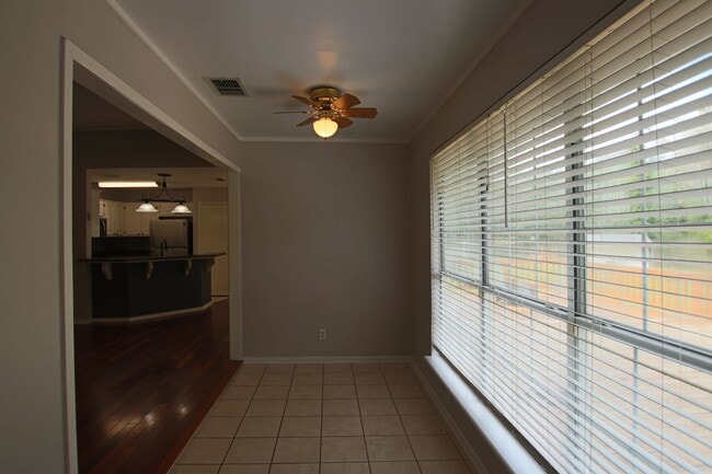 Foto del edificio - COMING SOON! Stunning 3 Bed 2 Bath Home in Lindale ISD!