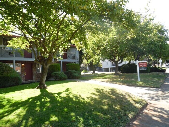 Foto del edificio - 5484 Carlson Dr