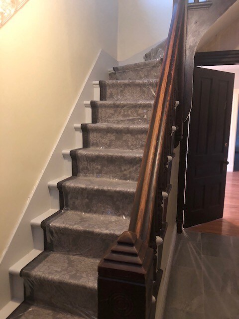 Entry - 607 E Broadway St