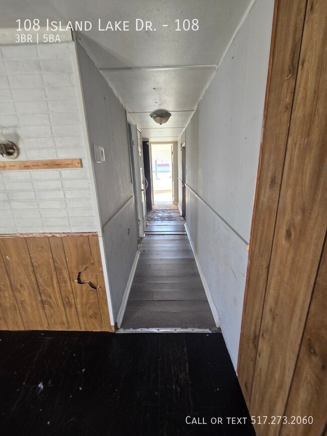 Building Photo - 108 Island Lake Dr