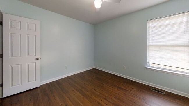 Building Photo - 3 Bedrooms 3 Bathroom Townhome