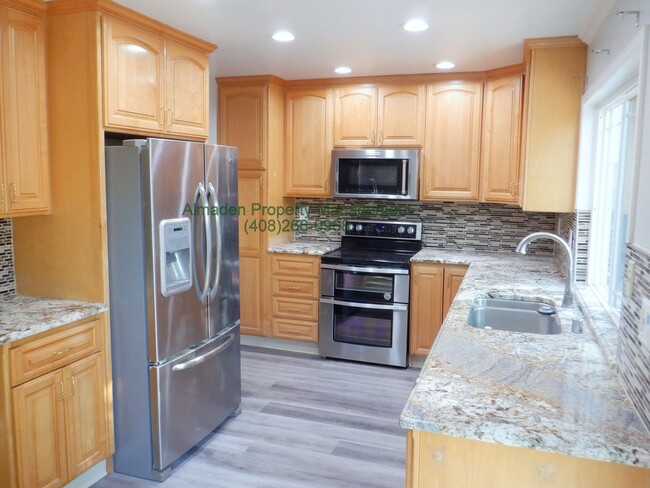 Building Photo - Updated Home, Central A/C & No Carpets! Pe...