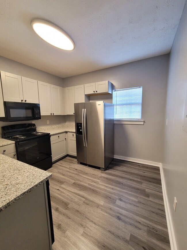 Foto del edificio - 423 Boulevard NE