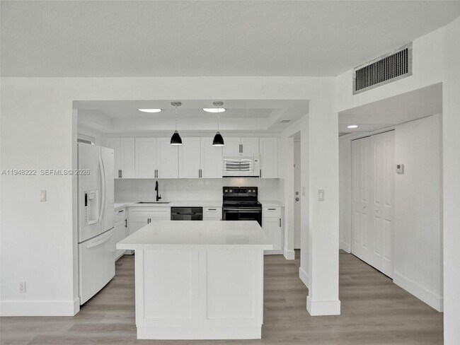 Building Photo - 2771 Taft St