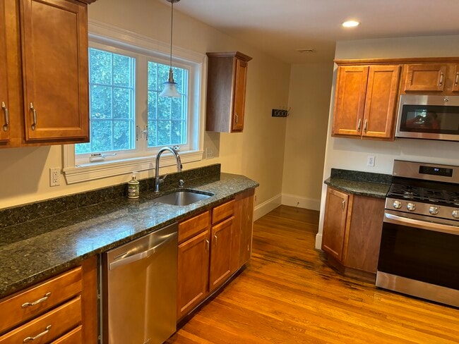 Building Photo - 253 Brown St