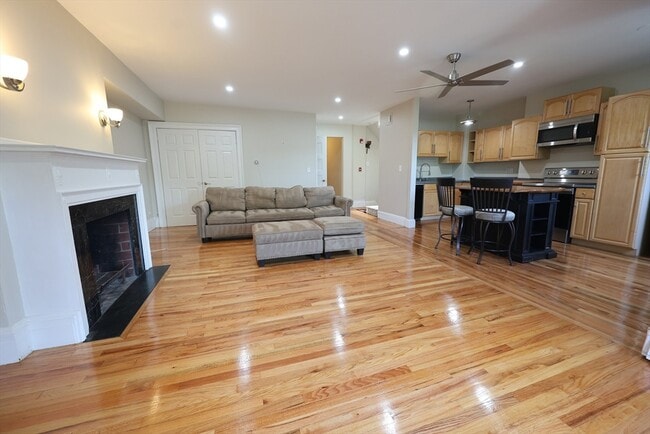 Building Photo - 318 Tappan St