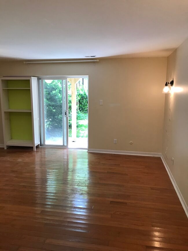 STUDIO - 226 Catharine St