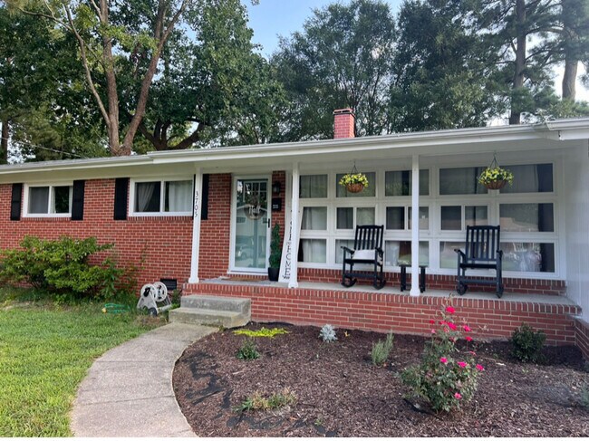 Foto del edificio - 3705 Marilyn Ln