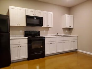 Building Photo - 219 Cane Creek Ln