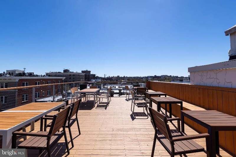 Foto principal - 1731 Willard St NW