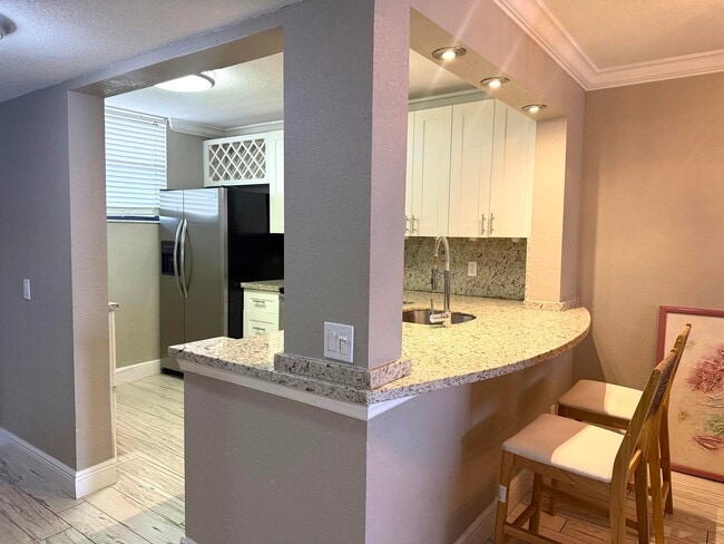 Foto del edificio - 111 Lake Emerald Dr