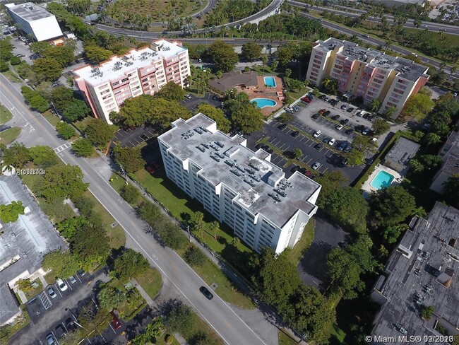 Building Photo - 9125 SW 77th Ave