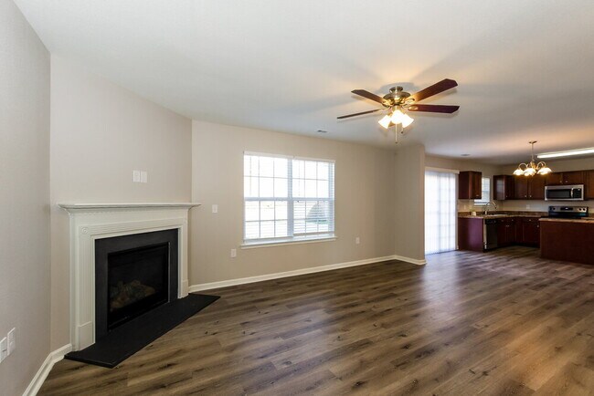 Building Photo - 1860 Eastway Dr