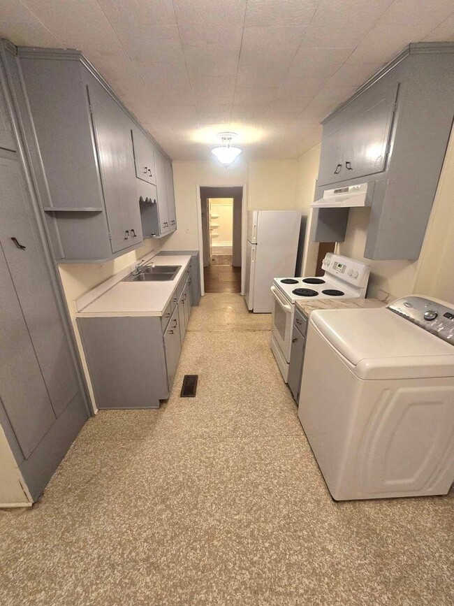 Foto del edificio - 3 bedroom & 1 bath located in Southside