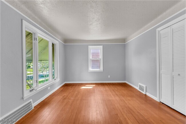 Building Photo - 15604 Benhoff Dr
