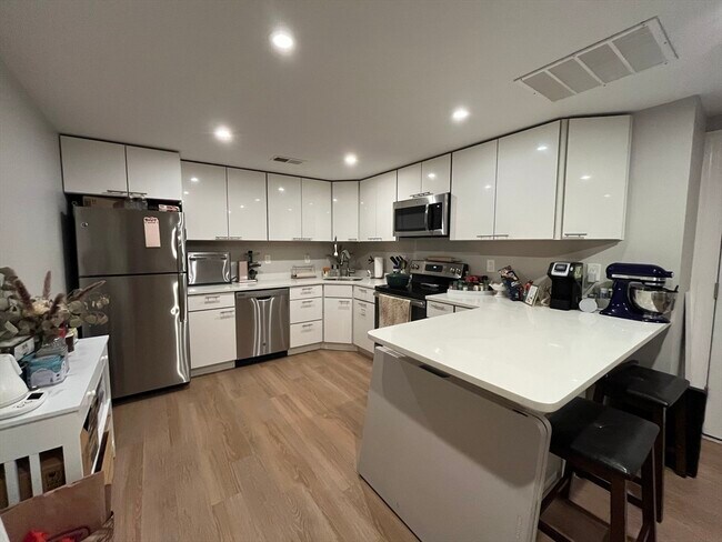 Foto del edificio - 45 Bay State Rd