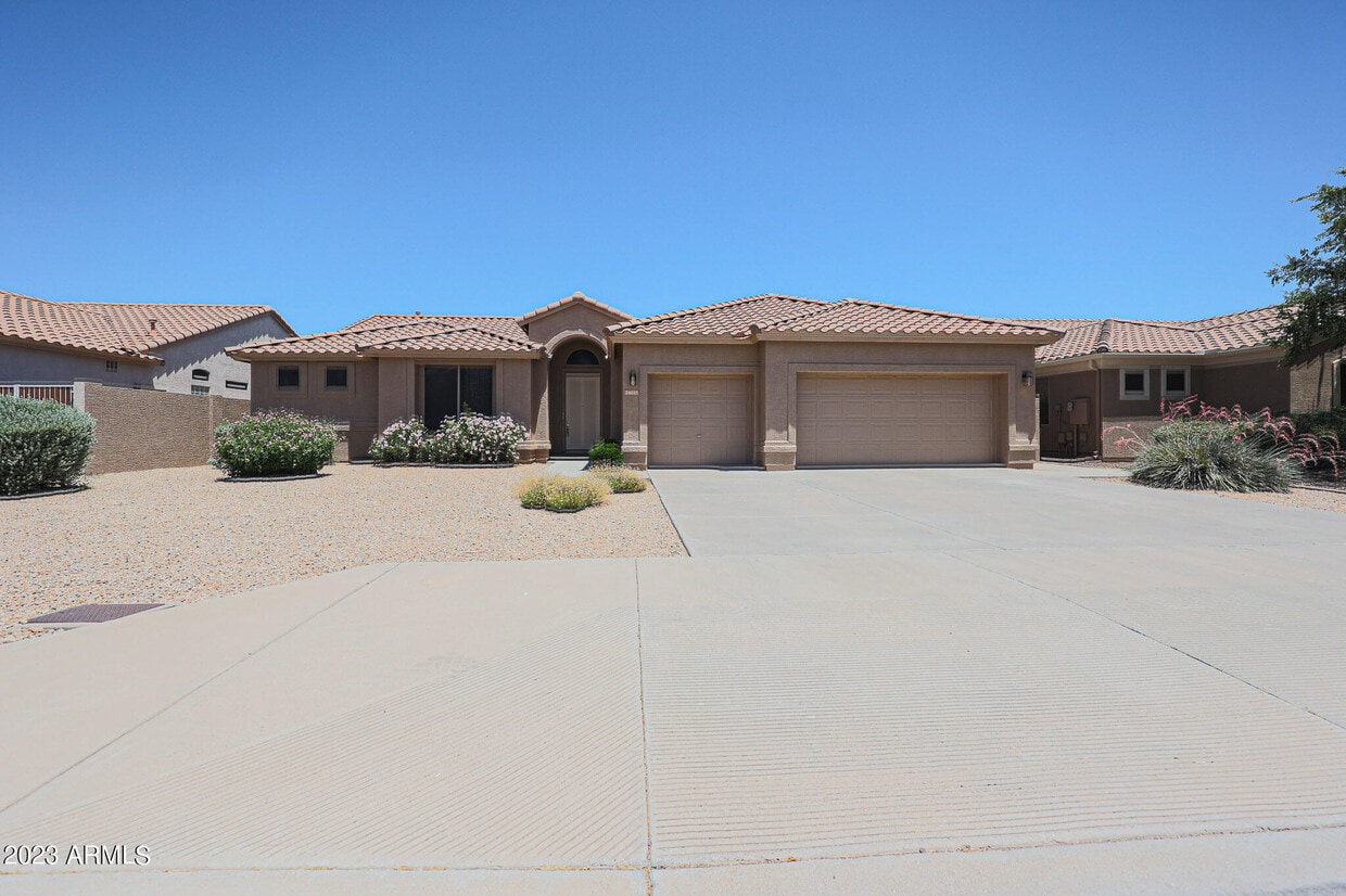 Foto principal - 24645 N 45th Dr