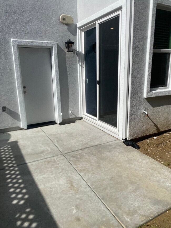 Foto del edificio - 417 Dutch Creek St