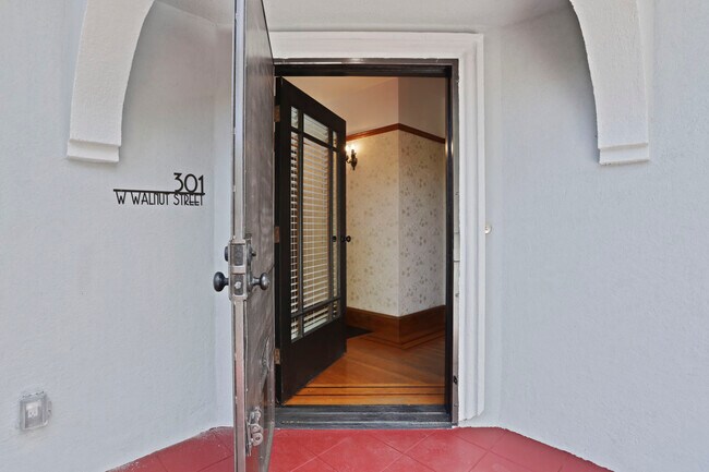 Foto del edificio - 301 W Walnut St