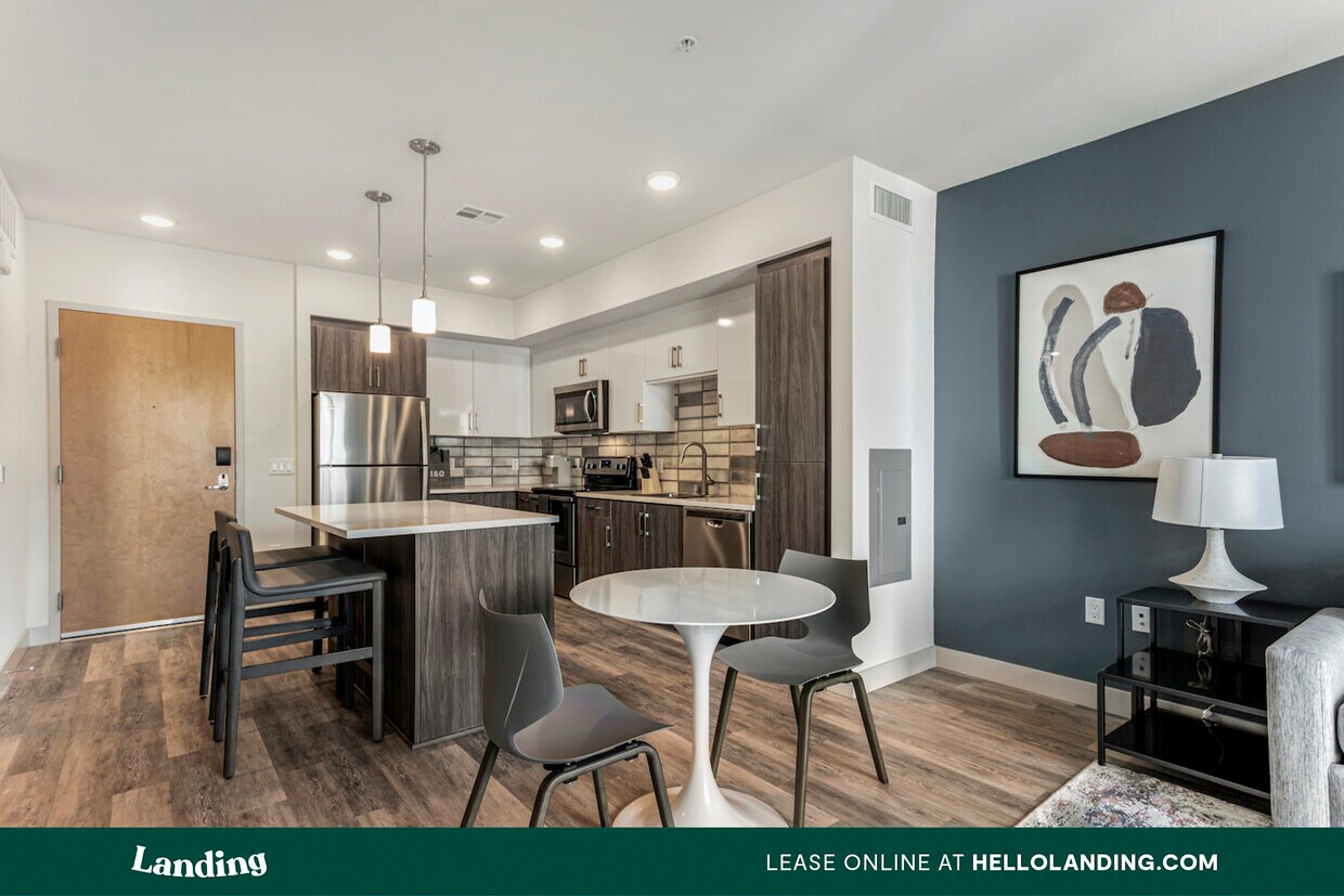 Foto principal - 3200 Brighton Blvd