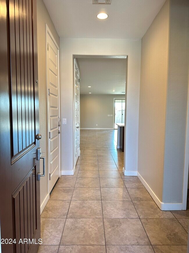 Foto del edificio - 6325 W Raymond St